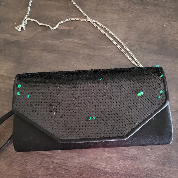 Color changing clutch - Picture 3 of 3